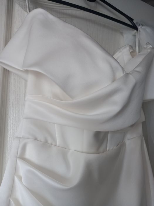 .Сукня весільна.