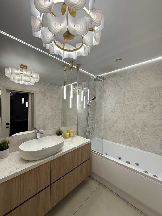 Величезна квартира з дизайнерським ремонтом в самому Центрі.  Газ