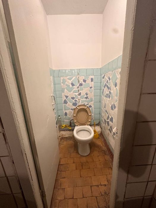 Продам кімнатну в гуртожитку