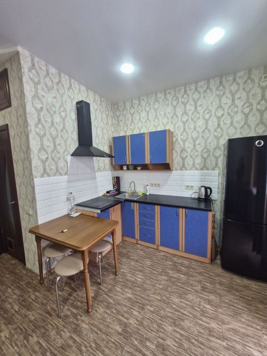 Сдам гостинку метро Дворец Спорта