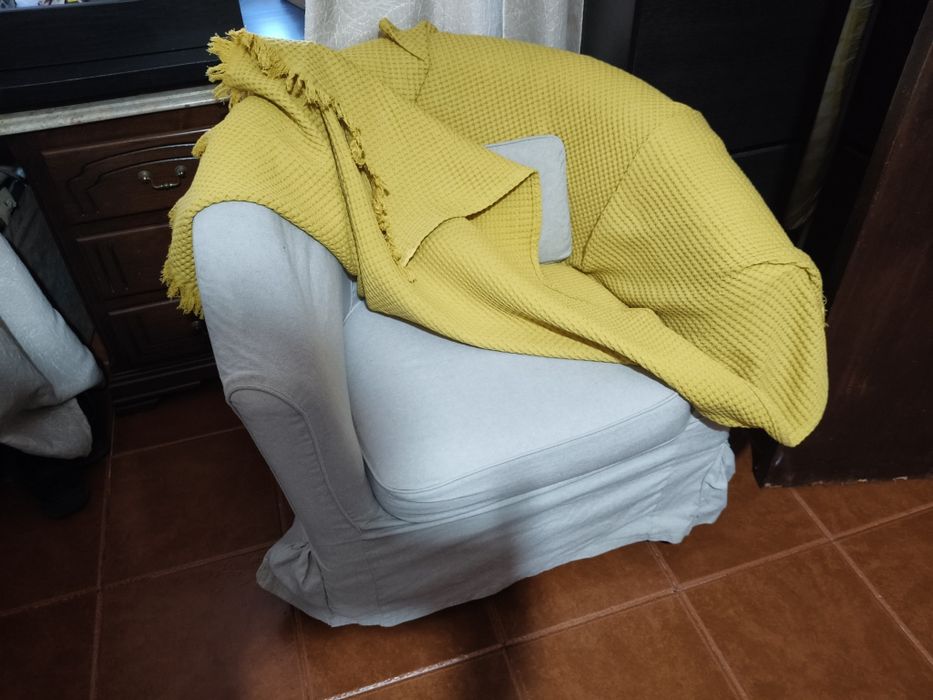 Poltrona cinza como nova