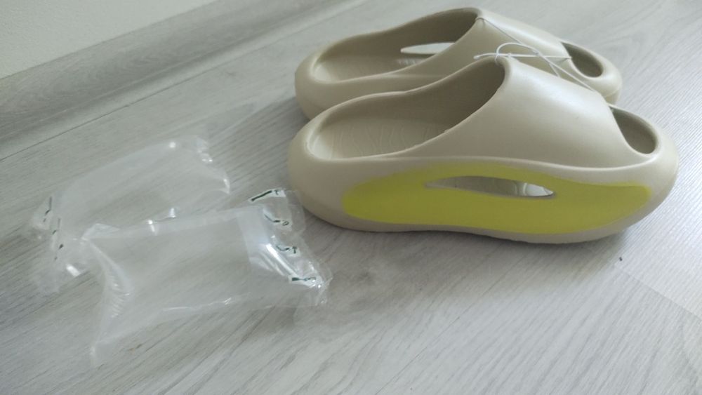 Sprzedam klapki damskie.