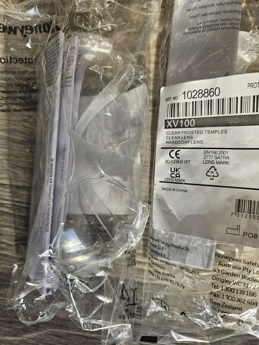 Очки 3М S1201SGAFKT Солус PC
Окуляри 3М™ Solus™