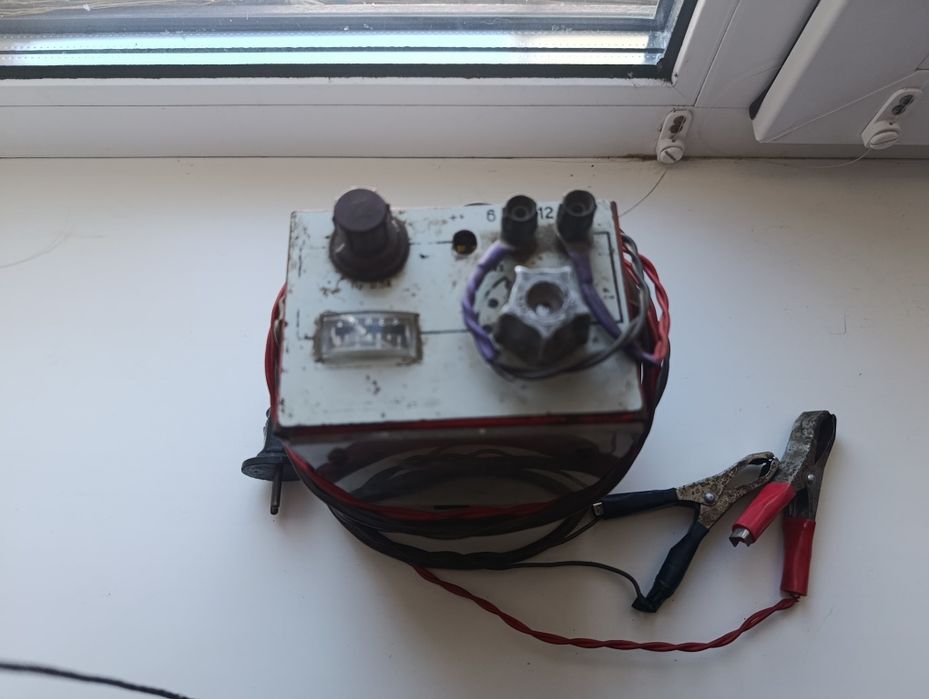 Зарядний пристрій 12V 6A