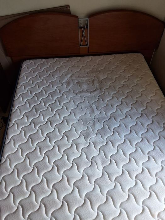 Cama de casal em Madeira Maciça