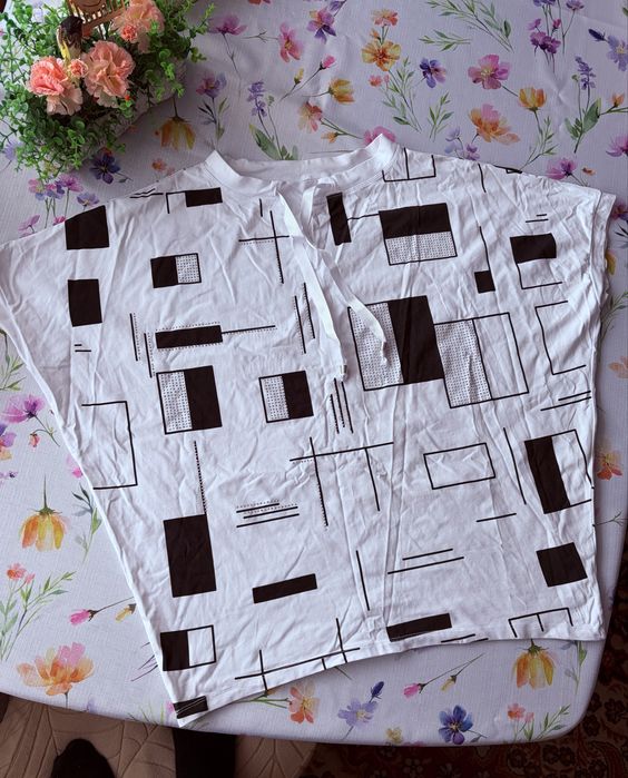 Bluza z krótkim rękawem geometryczne wzory