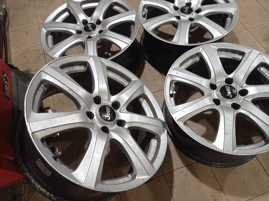 Диски R18 5"110 Jeep Cherokee в родном окрасе с гарантийными наклейкам