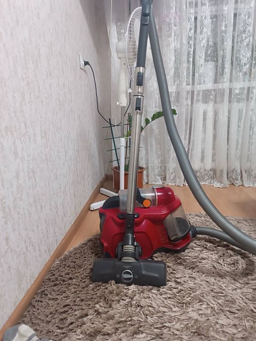Продам пилосос aeg lx7