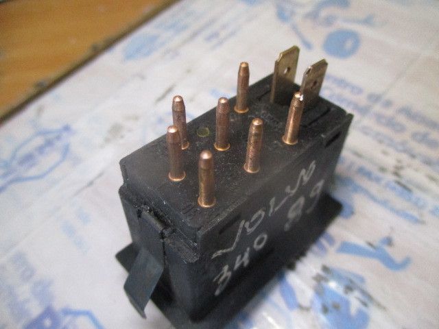Botão / interruptor 4 piscas VOLVO 340-360 (343, 345)
