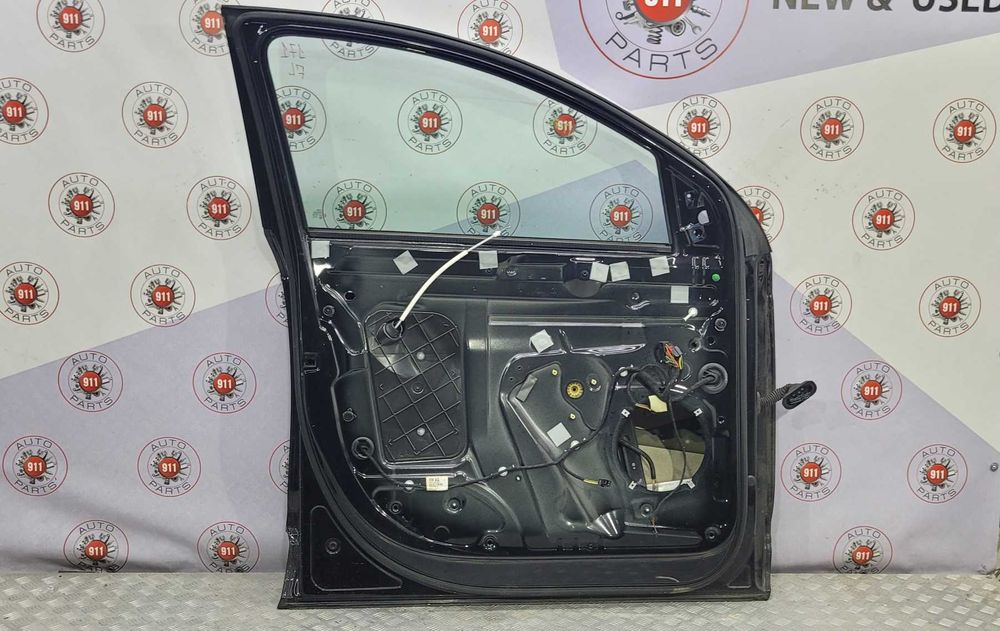 Двері передні ліві Audi Q7 2011-2015