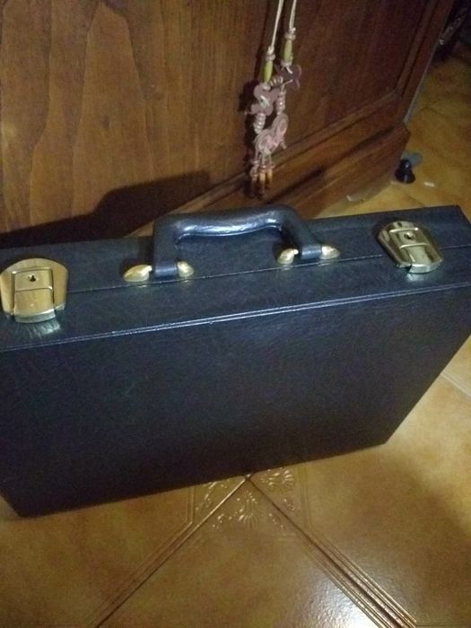 Pastas de Executivo, em pele e cabedal desde 8 euros, oportunidade