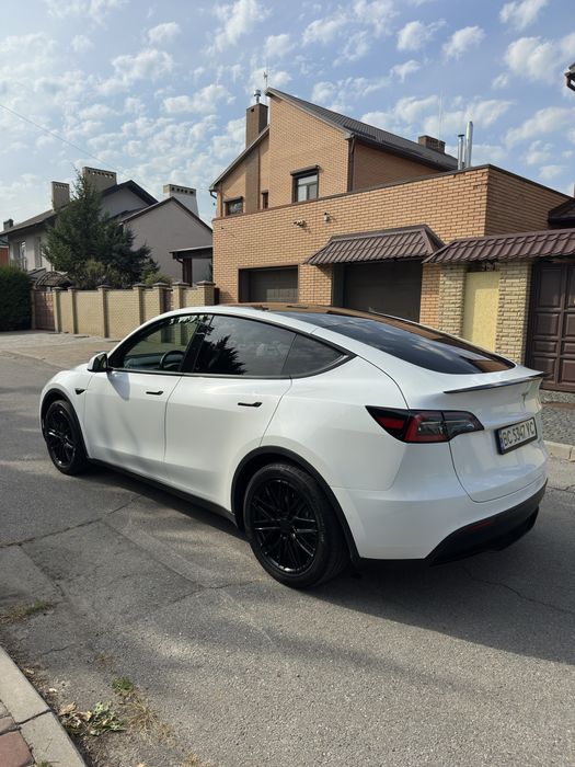 Tesla Model Y Long Range AWD
