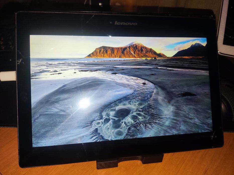 Планшет Lenovo TB3-L70L (рабочий, под восстановление)