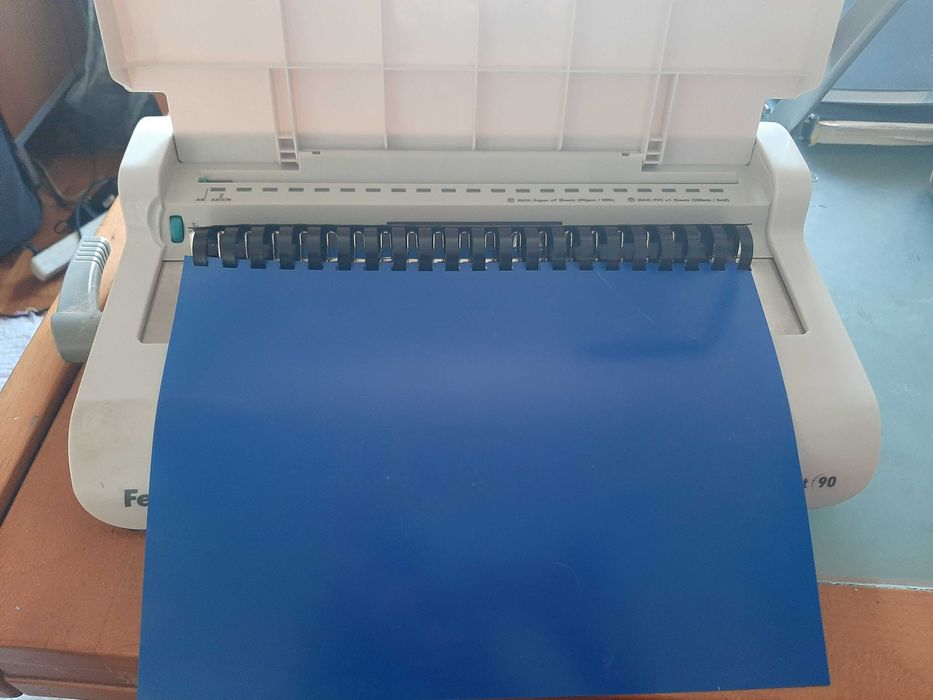 Máquina de encadernamento Fellowes praticamente nova