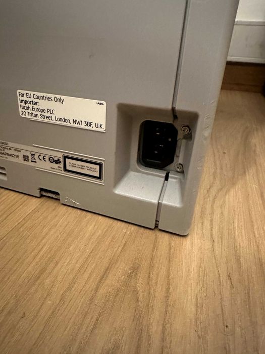 2 Impressora multifunções Ricoh MP C401