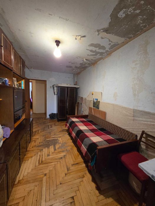 Продаж 2к.кв., окремі, вул. Бочарова, 3/5 /Шевченківський р-н/.