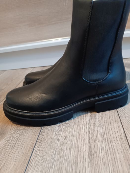 Czarne botki na obcasie