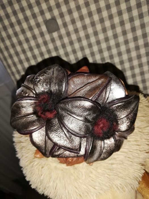 Klamra do włosów skóra naturalna.