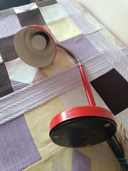 Лампа красная бу рабочая шнур 4метра