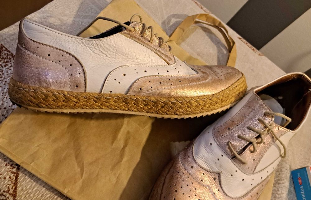 Eleganckie buty damskie Che Bello. Rozmiar 40