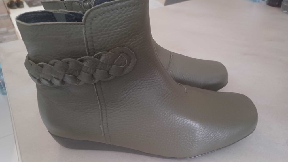 Nowe skórzane botki