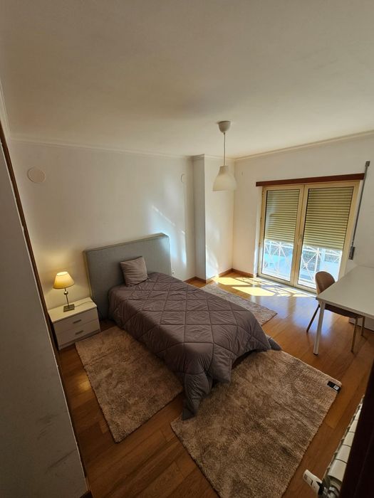 Aluga-se quarto junto ao Hospital de Leiria