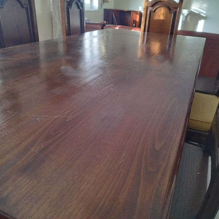 Mesa de sala em madeira de castanho