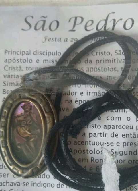 Escapulários com vários Santos e respectivas orações