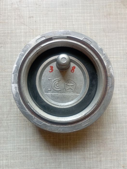 Продам крышку бензобака