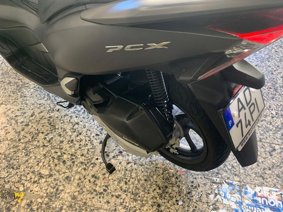 Honda PCX de 2020 em estado Irrepreensível. 12897 Kms Sempre assistida na Honda