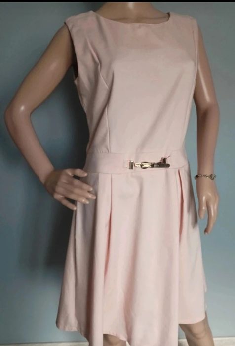 Elegancka sukienka w kolorze pudrowego różu rozmiar L/40