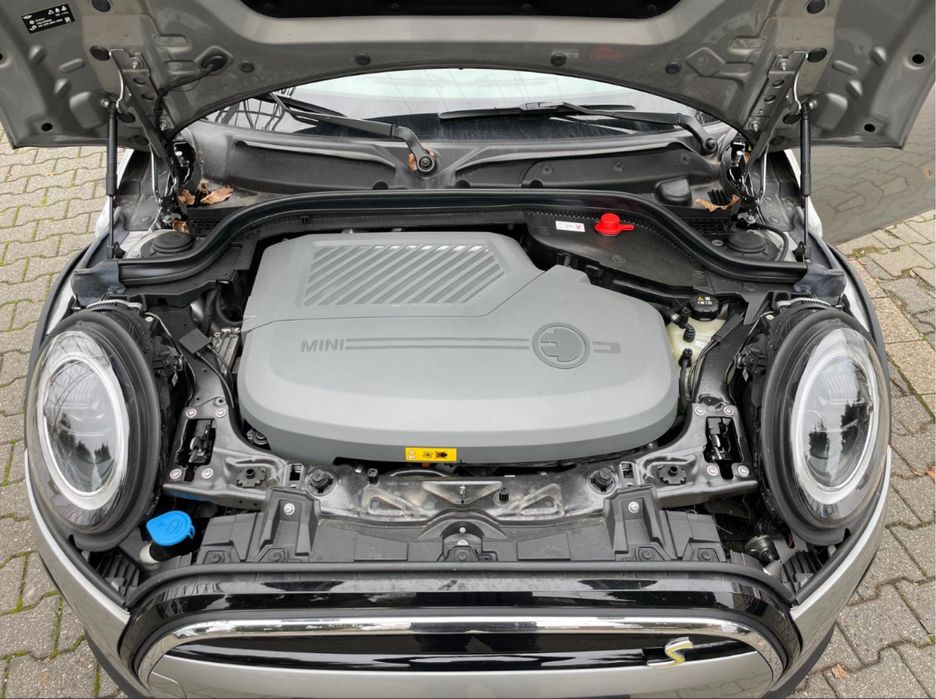 Mini Cooper SE, 100% Elétrico, de 2023, c/ teto panôramico e 26.500 km