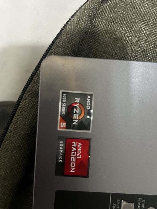 Lenovo Ideapad slim 3 -NOVO-