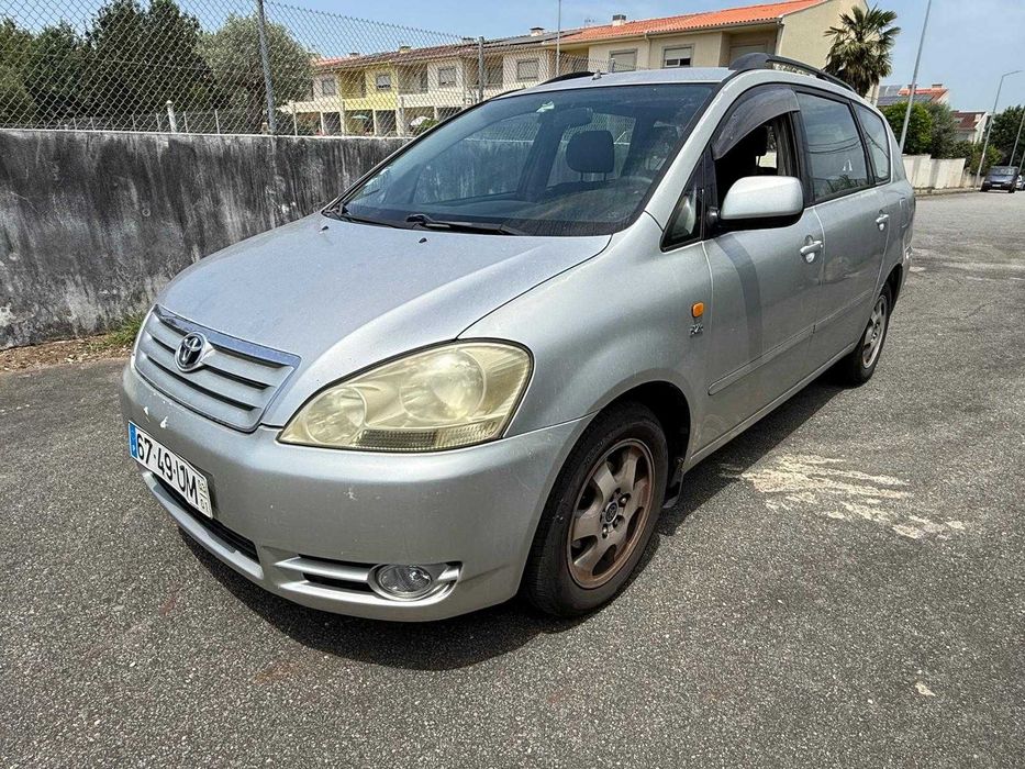 Toyota Avensis Versus