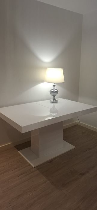 Stół do salonu lakierowany