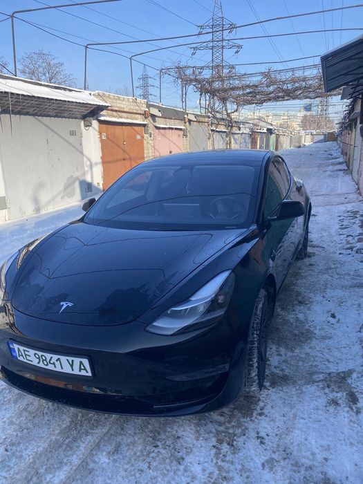 Оренда Tesla model 3
