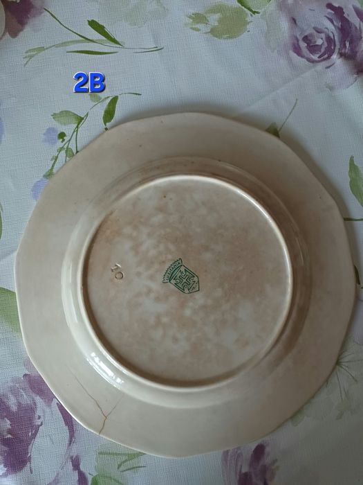 Pratos de louça muito antigos