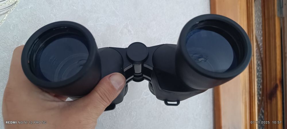 Бинокль в чехле.