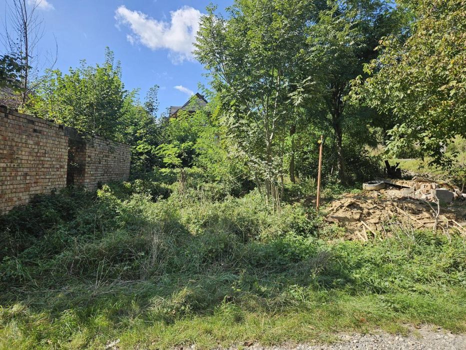 Будинок з землею 9,32сотих в центрі Косова