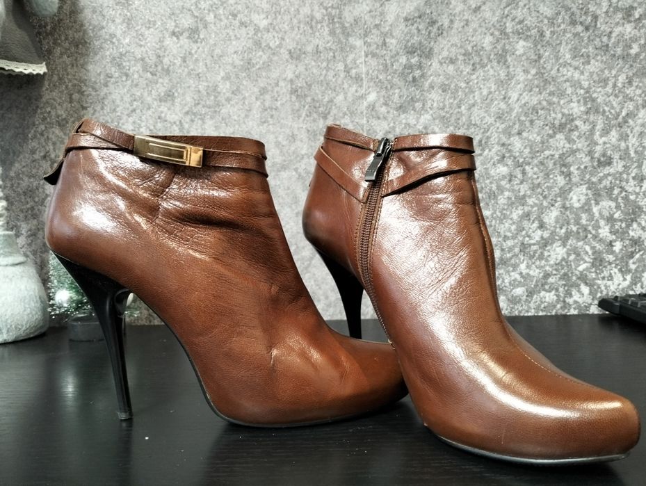 Жіноче шкіряне  взуття