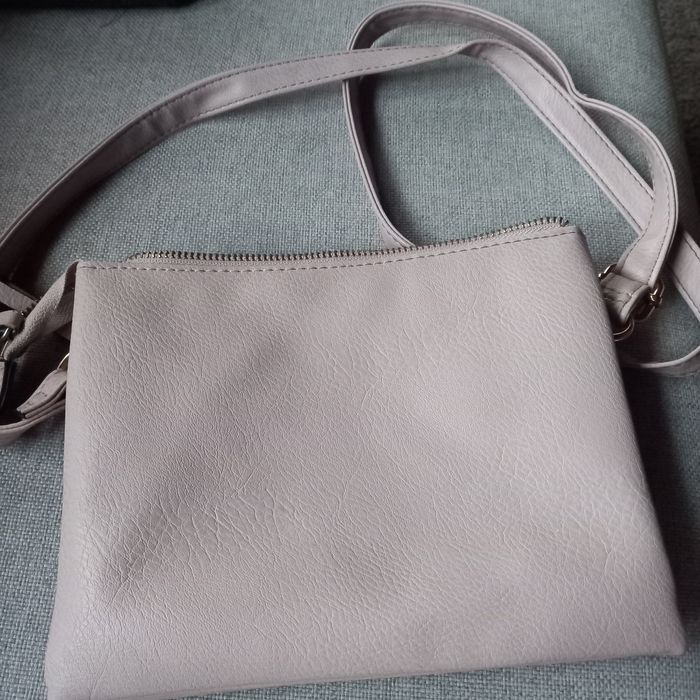 Torebka listonoszka pudrowy róż 23 x 17 cm dużo kieszonek