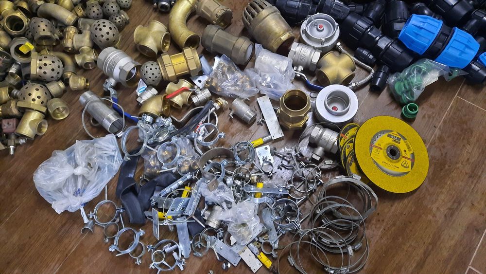 Tudo em latão. Material novo. Material de Pichelaria