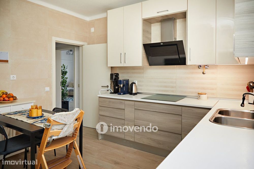 Andar de Moradia T2, com pátio generoso e garagem, em Évora