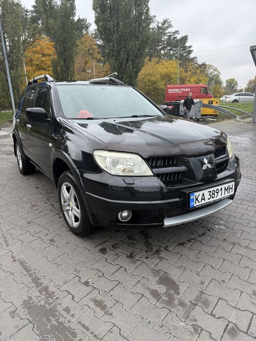 Машина Mitsubishi Outlander
