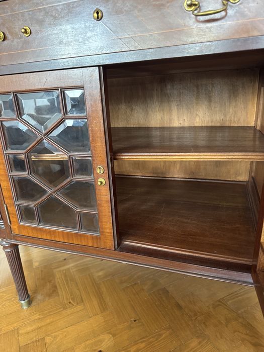 Aparador sideboard antigo com vitrine vidro facetado