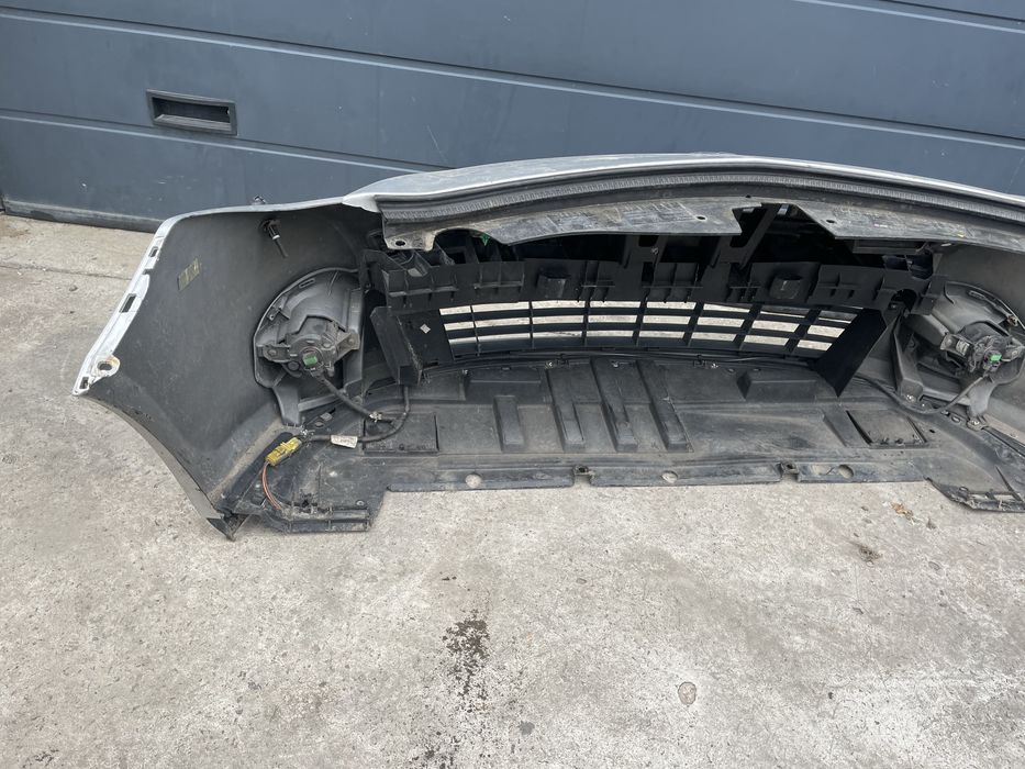 Бампер передній  Renault Clio3. 2009-2013 Рено Кліо