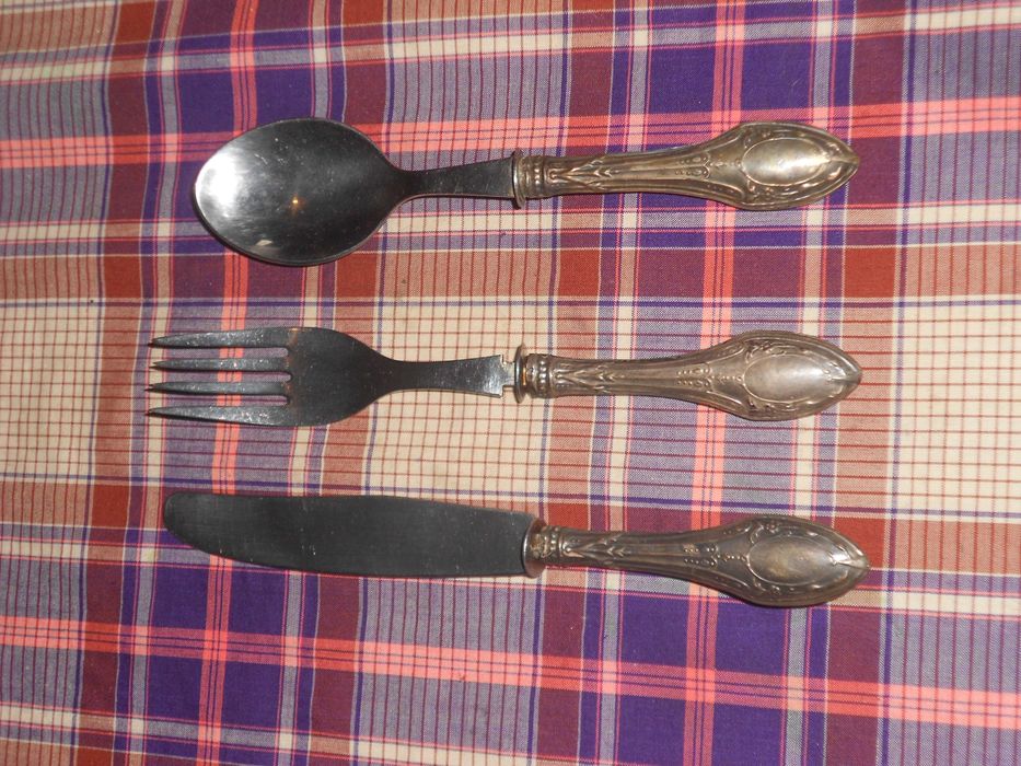 Talheres antigos - conjunto crianca