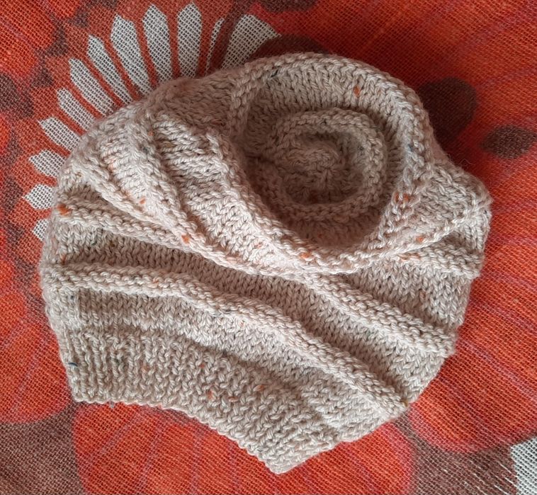 Czapka robiona na drutach * NOWA