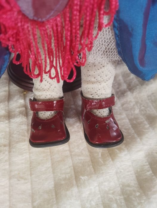 Lalka porcelanowa sygnowana cyganka