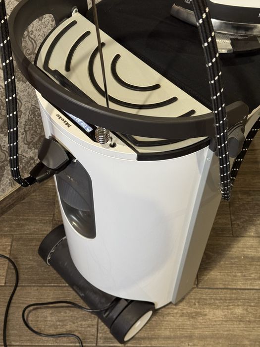 Гладильна система Miele B3847 (Прасувальна система) Відпарювання.